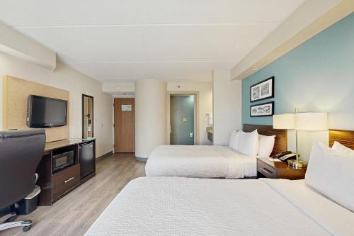 Habitación Doble con 2 camas dobles - No fumadores del hotel SLEEP INN y SUITES BUFFALO AIRPORT. Foto 1