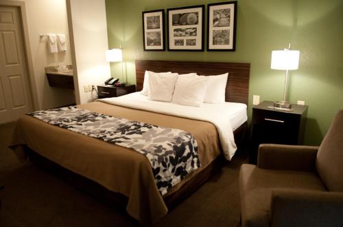 Habitación - 1 cama extragrande - No fumadores del hotel SLEEP INN y SUITES BUFFALO AIRPORT