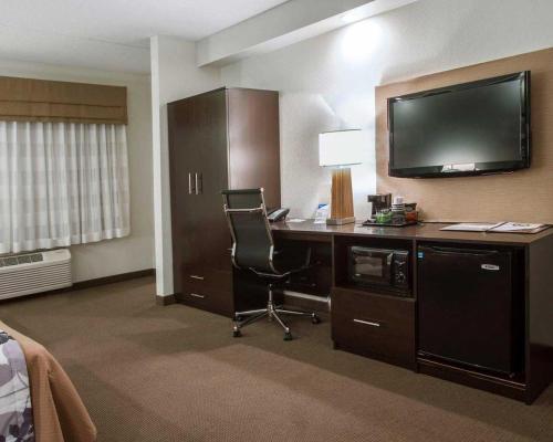 Suite con sofá cama - 2 camas dobles - No fumadores del hotel SLEEP INN y SUITES BUFFALO AIRPORT. Foto 3