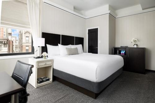 Habitación con cama extragrande. del hotel The Gregorian. Foto 10