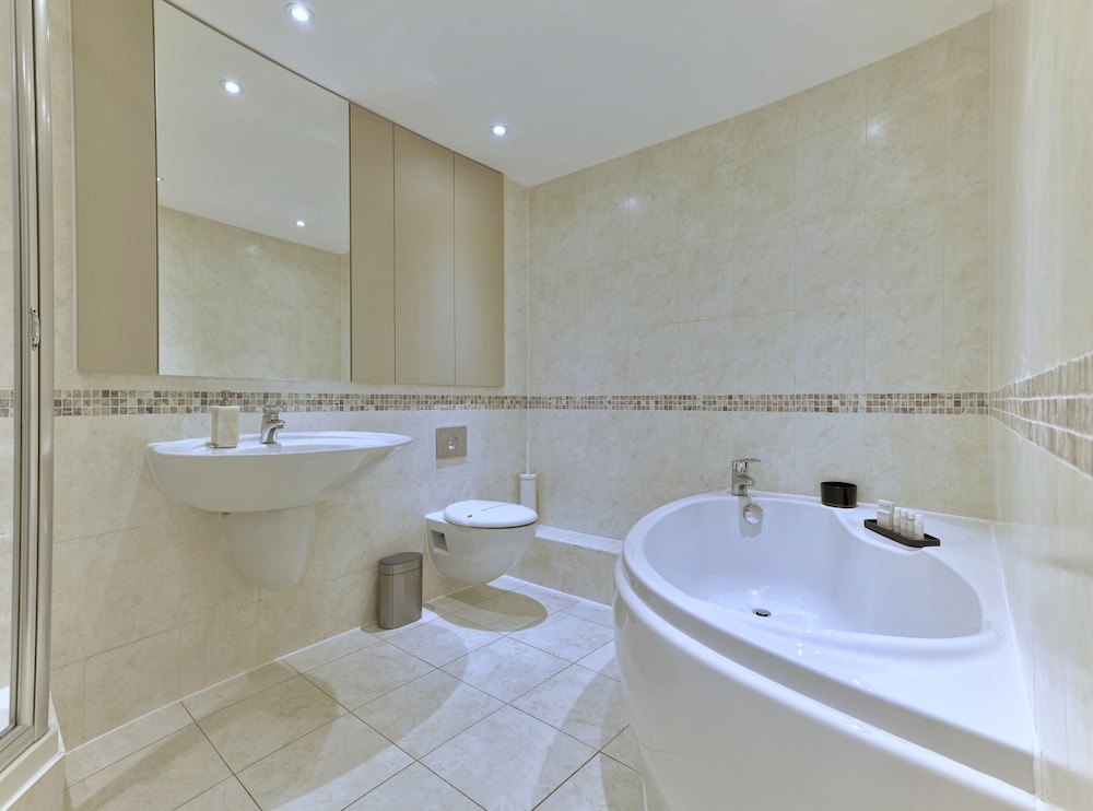 Estudio Confort, baño privado del hotel The Residen. Foto 14