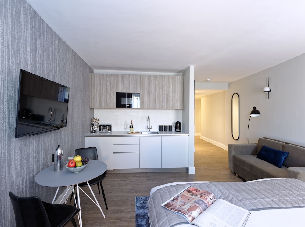 Estudio Confort, baño privado del hotel The Residen. Foto 17