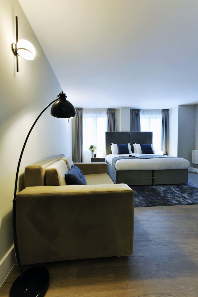 Estudio Confort, baño privado del hotel The Residen. Foto 18