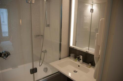 Habitación Doble Superior con bañera del hotel Grand Hotel Malher. Foto 2