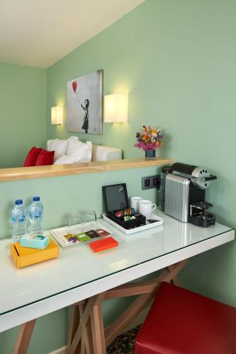Habitación Triple con bañera del hotel Grand Hotel Malher. Foto 5