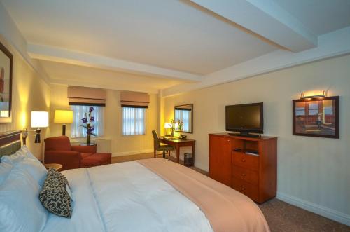 Habitación Deluxe - Cama grande del hotel San Carlos. Foto 5