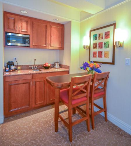 Suite Junior Executive con cama extragrande del hotel San Carlos. Foto 3