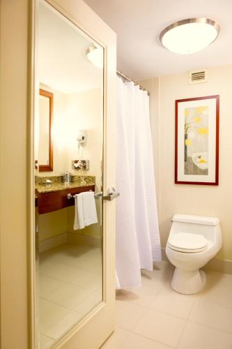 Suite Junior Executive con cama extragrande del hotel San Carlos. Foto 4