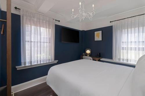 Habitación Doble con bañera adaptada para personas con movilidad reducida - No fumadores del hotel voco The Franklin New York. Foto 1