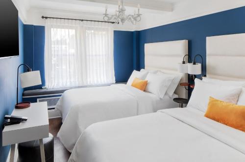 Habitación Doble Estándar con 2 camas dobles del hotel voco The Franklin New York. Foto 1