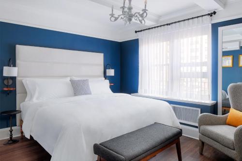 Habitación Premium con cama extragrande del hotel voco The Franklin New York. Foto 2