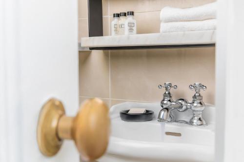 Habitación Doble con ducha accesible en silla de ruedas - Adaptada para personas con movilidad reducida - No fumadores del hotel voco The Franklin New York