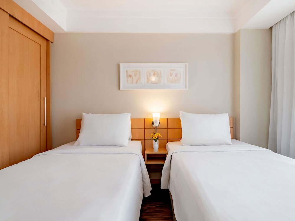 Habitación Estándar con 2 camas individuales y 1 sofá - cama del hotel Mercure Guarulhos Aeroporto