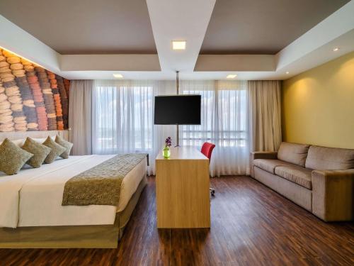 Habitación Superior Privilege con 1 cama doble para personas con discapacidad del hotel Mercure Guarulhos Aeroporto. Foto 1
