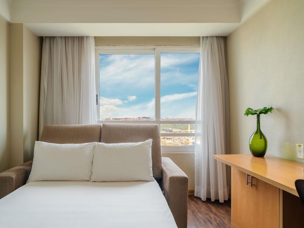 Habitación estándar con 2 camas individuales del hotel Mercure Guarulhos Aeroporto. Foto 3
