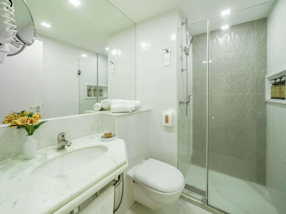 Habitación Estándar con 1 cama doble y 1 sofá - cama del hotel Mercure Guarulhos Aeroporto. Foto 9