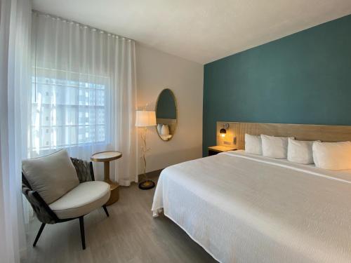 Habitación Clásica con cama extragrande del hotel Marseilles. Foto 6