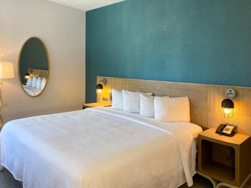 Habitación Clásica con cama extragrande del hotel Marseilles. Foto 10