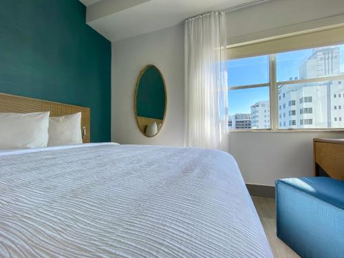 Habitación Clásica con cama extragrande del hotel Marseilles. Foto 12