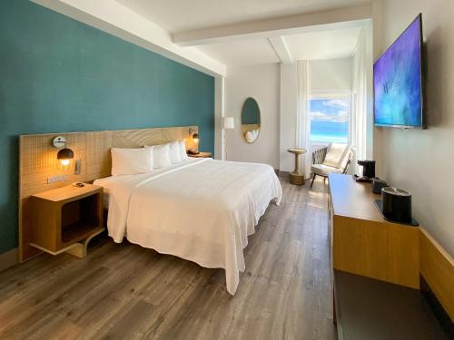 Habitación Signature con vistas al océano - 1 cama extragrande del hotel Marseilles. Foto 6