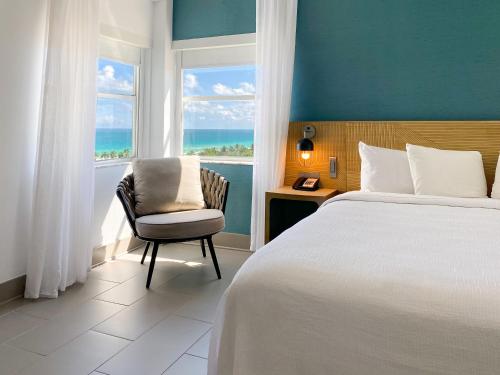Suite Junior Doble con cama grande del hotel Marseilles. Foto 2
