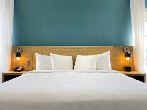 Suite Junior Doble con cama grande del hotel Marseilles. Foto 3