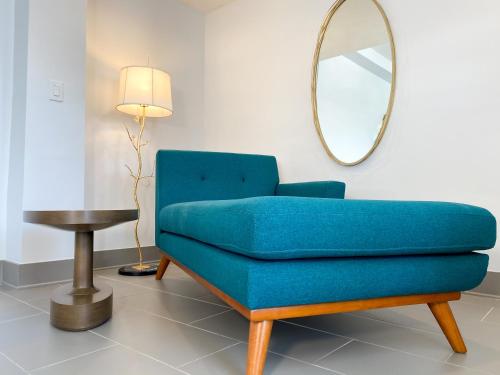 Suite Junior Doble con cama grande del hotel Marseilles. Foto 6