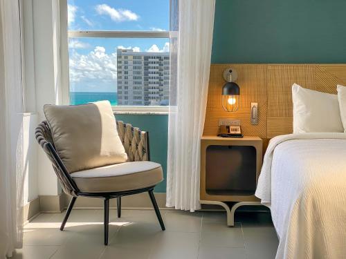 Suite Junior Doble con cama grande del hotel Marseilles. Foto 10
