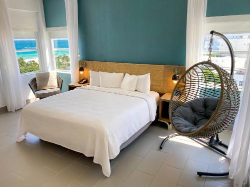 Suite Junior Doble con cama grande del hotel Marseilles. Foto 11