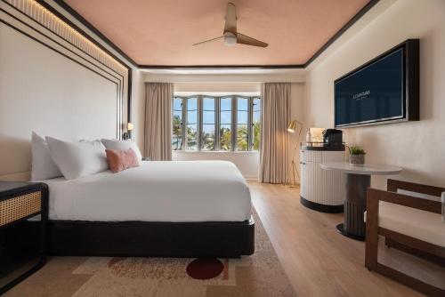 Habitación Deluxe con vistas al mar - Cama extragrande del hotel Eurostars Winter Haven. Foto 3