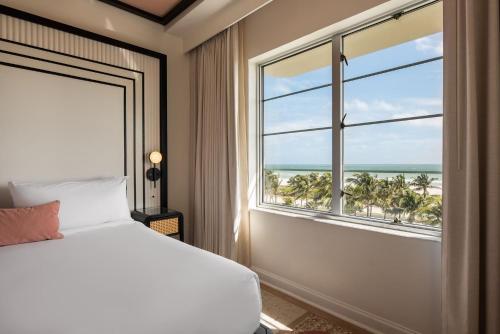 Habitación Deluxe con vistas al mar - Cama extragrande del hotel Eurostars Winter Haven. Foto 5