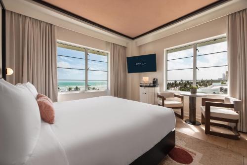 Habitación Deluxe esquinera con vistas al mar - Cama extragrande del hotel Eurostars Winter Haven. Foto 6
