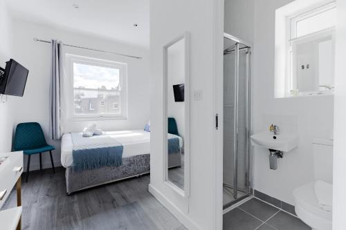 Habitación Doble Deluxe con ducha del hotel Wembar. Foto 9
