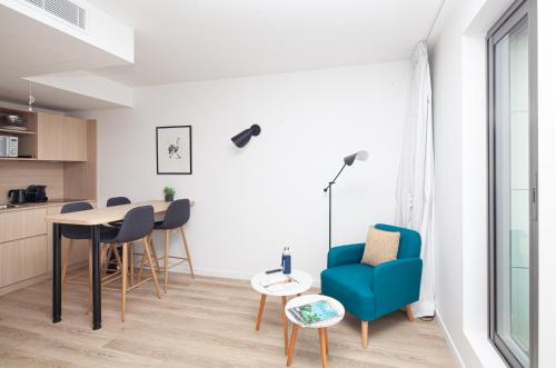 Suite Superior del hotel FINESTATE Coliving Champs-Elysées. Foto 2
