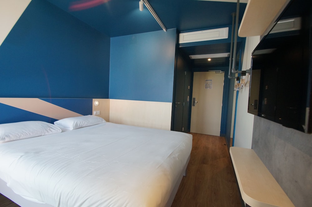 Suite familiar, 2 camas dobles, habitaciones comunicadas del hotel Ibis Budget Loudéac Vélodrome (Ouverture Juillet 2023). Foto 1
