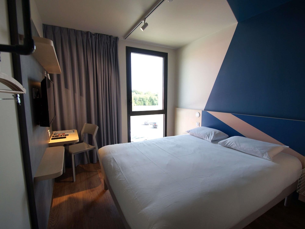 Suite familiar, 2 camas dobles, habitaciones comunicadas del hotel Ibis Budget Loudéac Vélodrome (Ouverture Juillet 2023). Foto 2