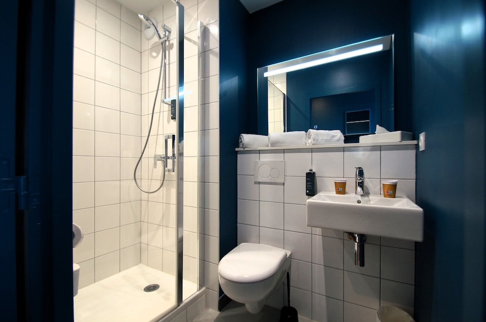 Suite familiar, 2 camas dobles, habitaciones comunicadas del hotel Ibis Budget Loudéac Vélodrome (Ouverture Juillet 2023). Foto 6