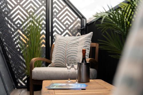 Habitación Doble Deluxe con terraza en la azotea del hotel The Chamberlain. Foto 7