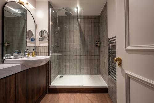 Habitación Doble Deluxe con terraza en la azotea del hotel The Chamberlain. Foto 10