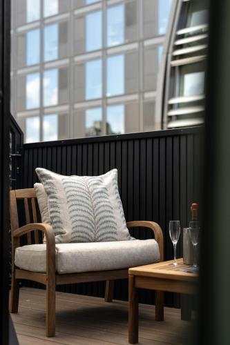 Habitación Doble Deluxe con terraza en la azotea del hotel The Chamberlain. Foto 13