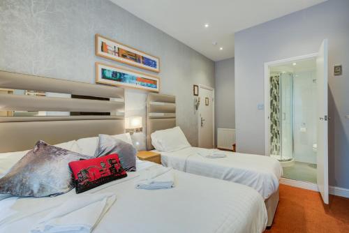 Habitación Triple Estándar del hotel Kingsway Park At Park Avenue. Foto 9