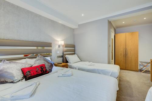 Habitación Cuádruple Estándar del hotel Kingsway Park At Park Avenue. Foto 11