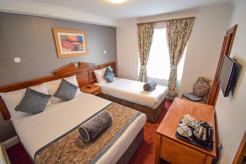Habitación Triple del hotel Pembridge Palace. Foto 4