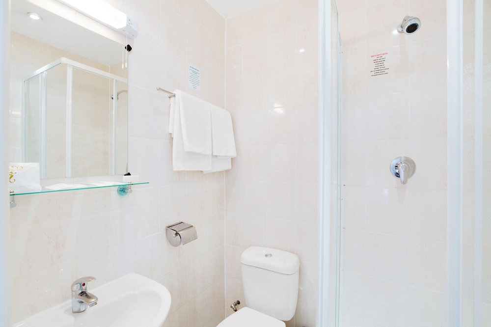 Habitación estándar con 2 camas individuales del hotel Queens Park. Foto 5