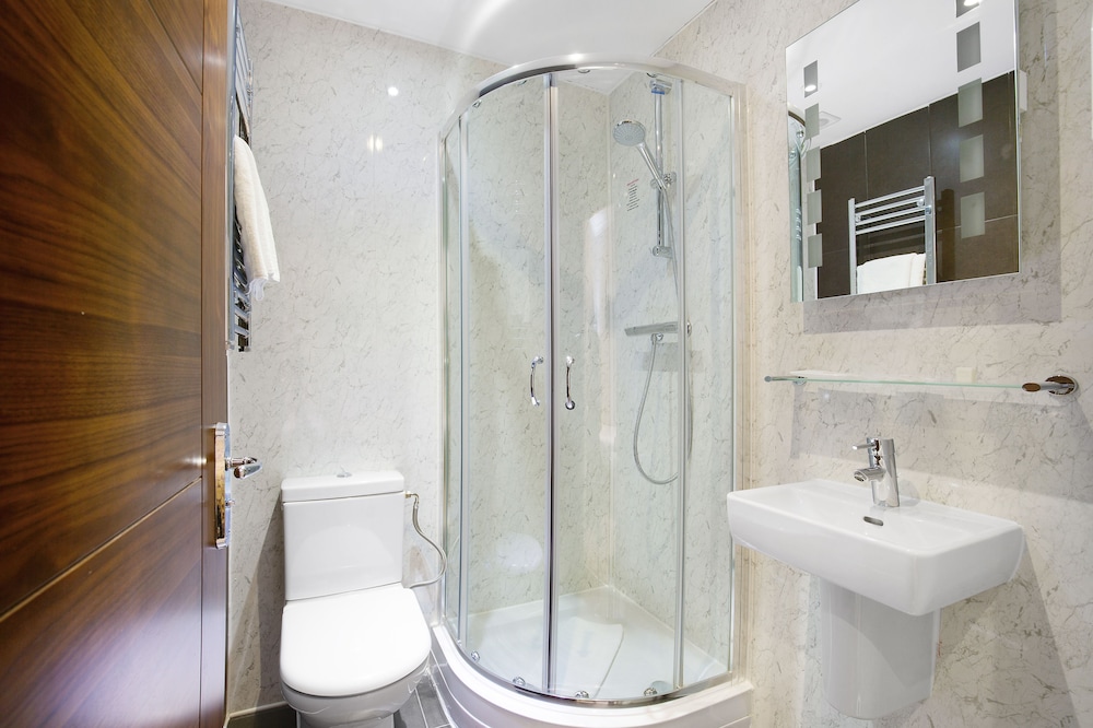 Habitación estándar con 2 camas individuales del hotel Queens Park. Foto 9