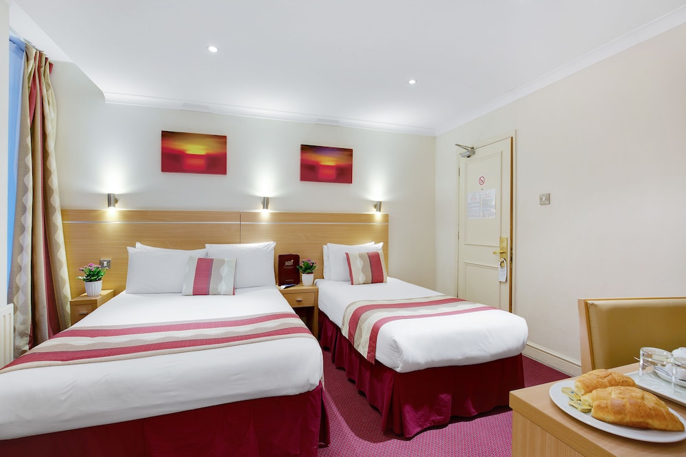 Habitación triple estándar del hotel Queens Park