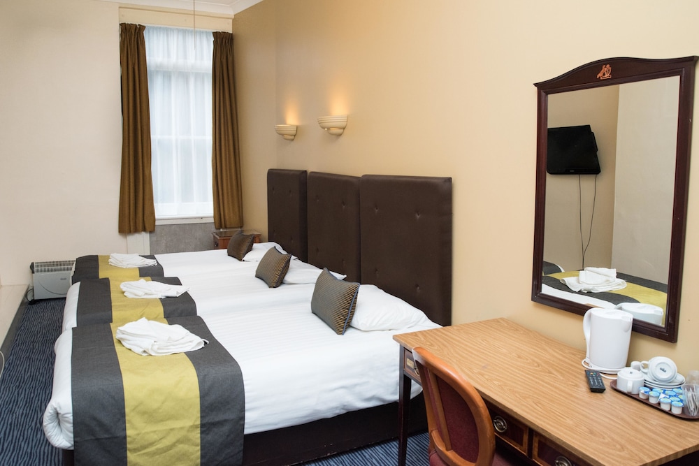 Habitación triple del hotel Rose Court. Foto 4