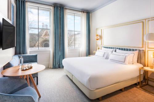 Habitación Premium con cama extragrande del hotel Melia London Kensington a Melia Collection