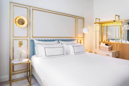 Habitación Premium con cama extragrande del hotel Melia London Kensington a Melia Collection. Foto 1