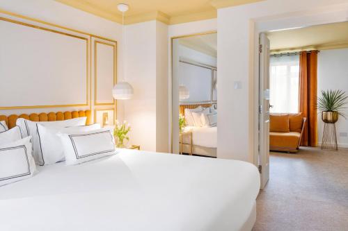 Suite Principal Strawberry Thief del hotel Melia London Kensington a Melia Collection. Foto 8